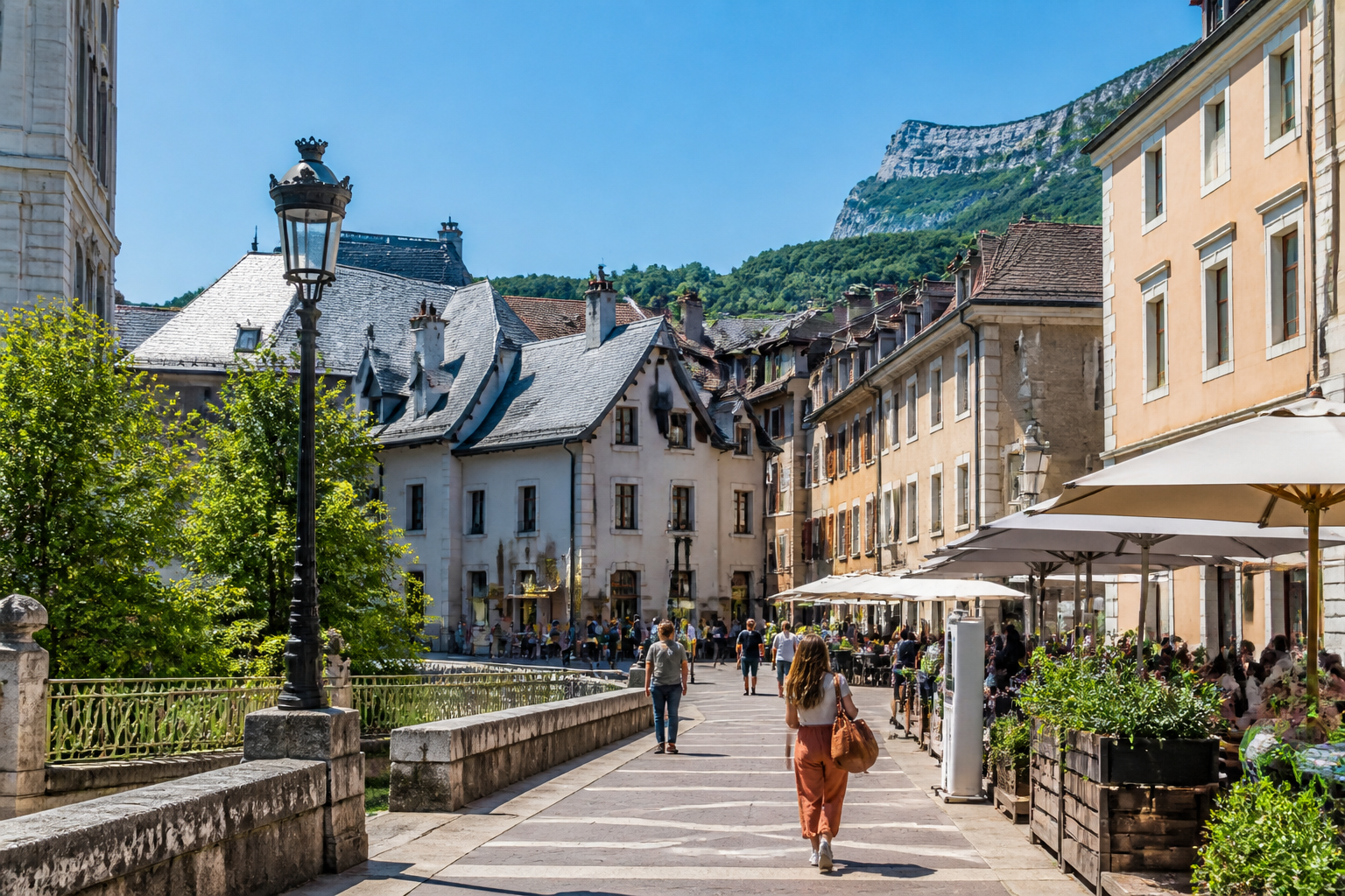 Visiter Chambéry sans voiture : train, transports et itinéraire