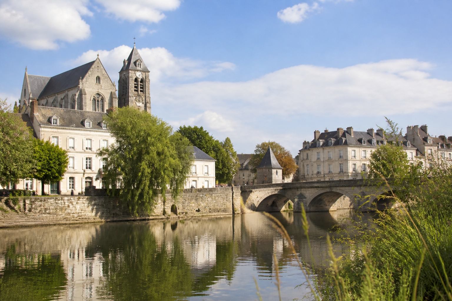 Visiter Melun en 1 jour : itinéraire à pied, étapes et carte